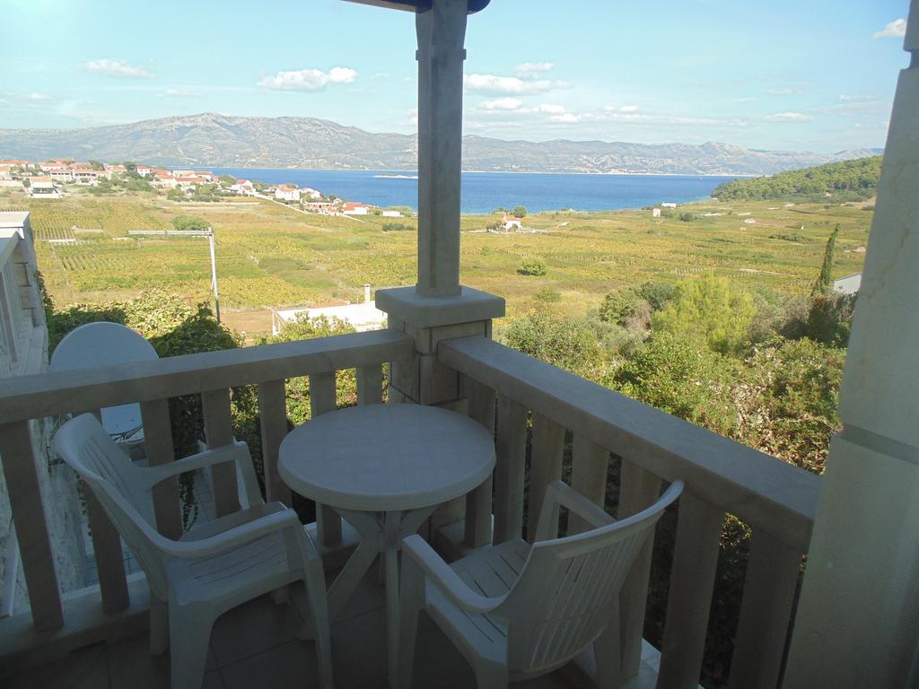 Villa Apartments Mate Cebalo Lumbarda Exterior foto