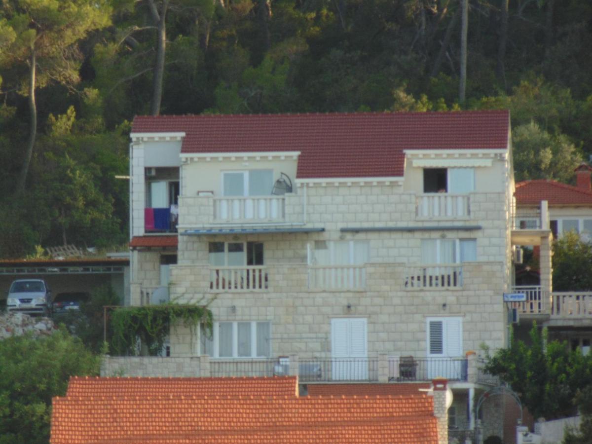 Villa Apartments Mate Cebalo Lumbarda Exterior foto