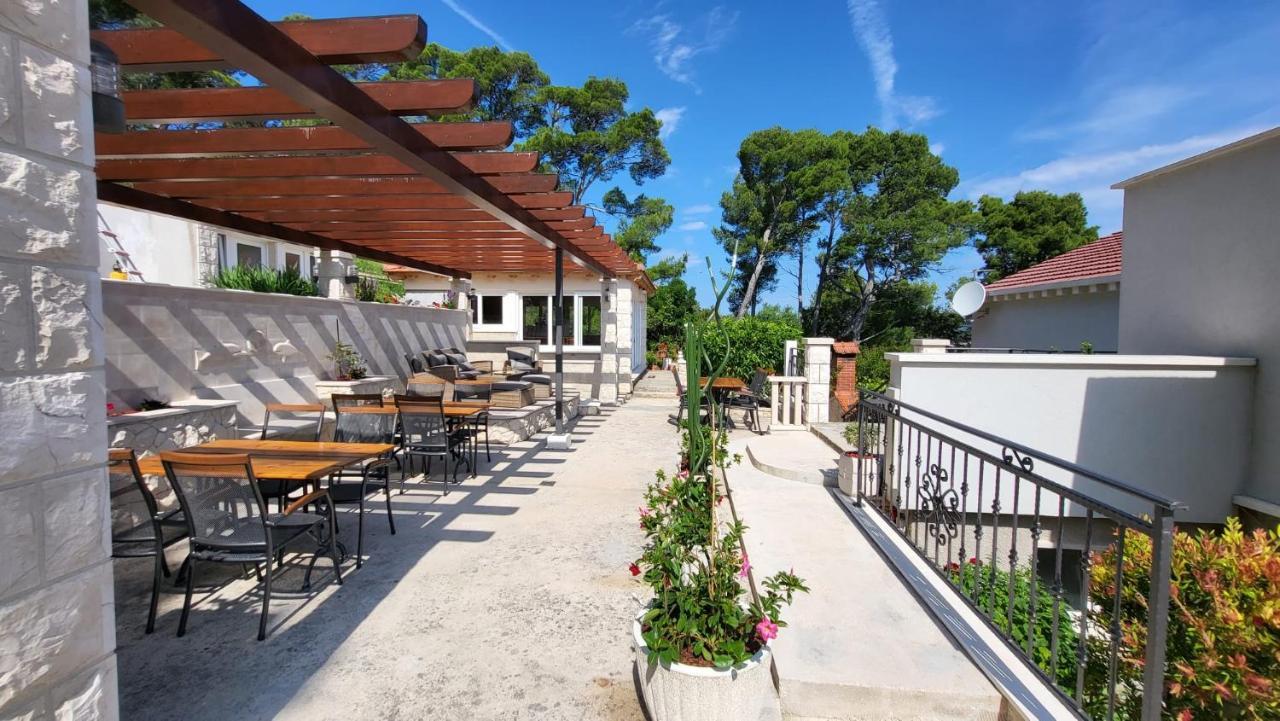 Villa Apartments Mate Cebalo Lumbarda Exterior foto