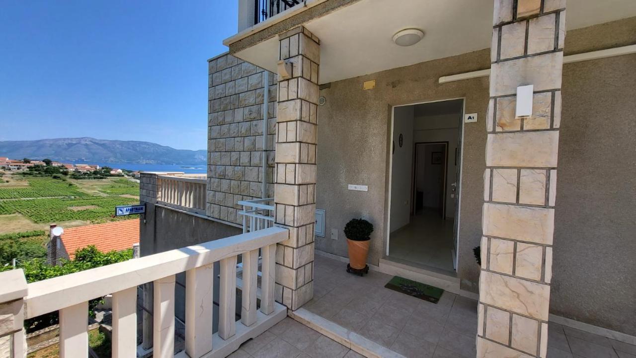 Villa Apartments Mate Cebalo Lumbarda Exterior foto