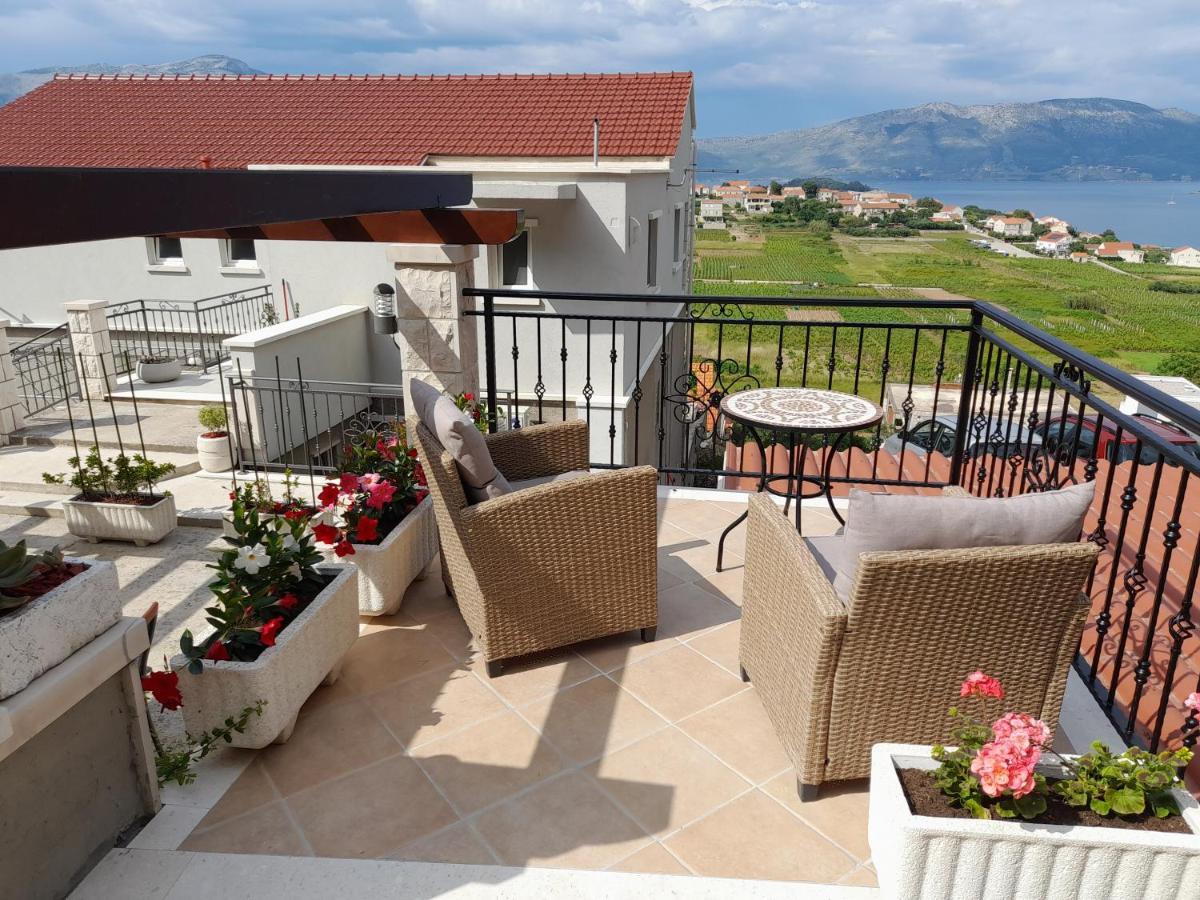 Villa Apartments Mate Cebalo Lumbarda Exterior foto