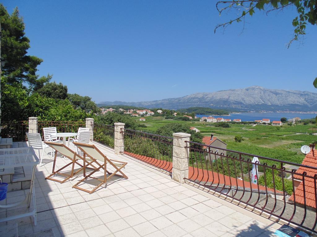 Villa Apartments Mate Cebalo Lumbarda Exterior foto