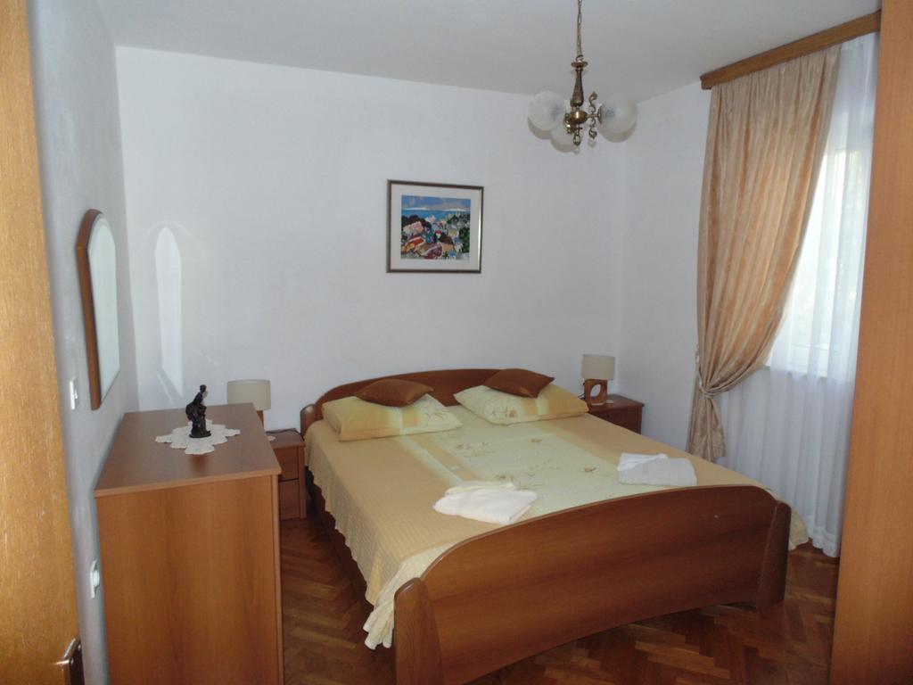 Villa Apartments Mate Cebalo Lumbarda Exterior foto